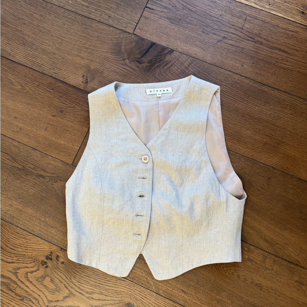 XiRENA Beige V-Neck Sleeveless Vest